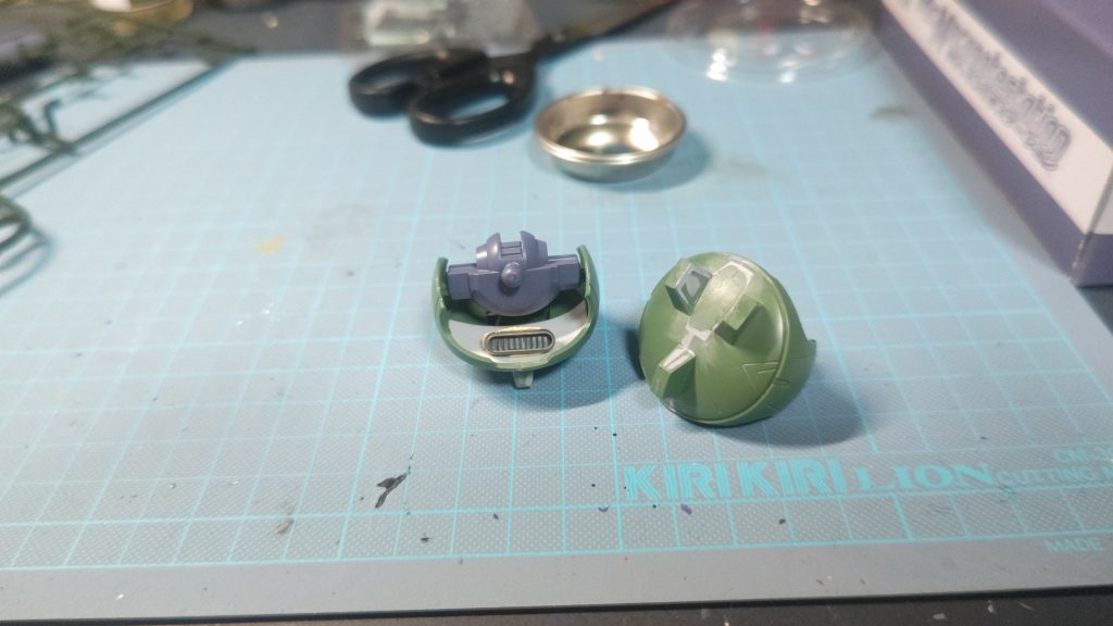 同じく肩口の製作図です。プラバン補強のあと、パテで固定しました。メッシュパイプをこれにつなげようとおもいましたが、可動範囲にひっかかり断念しました。