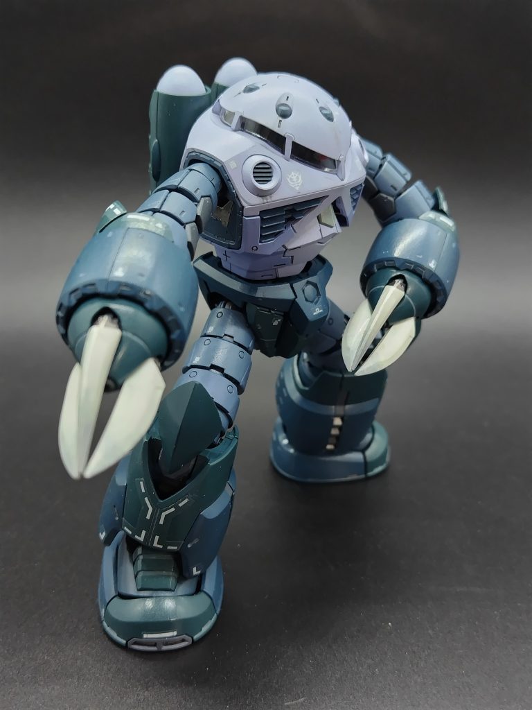 おや？モノアイがこっち向いてないかも。