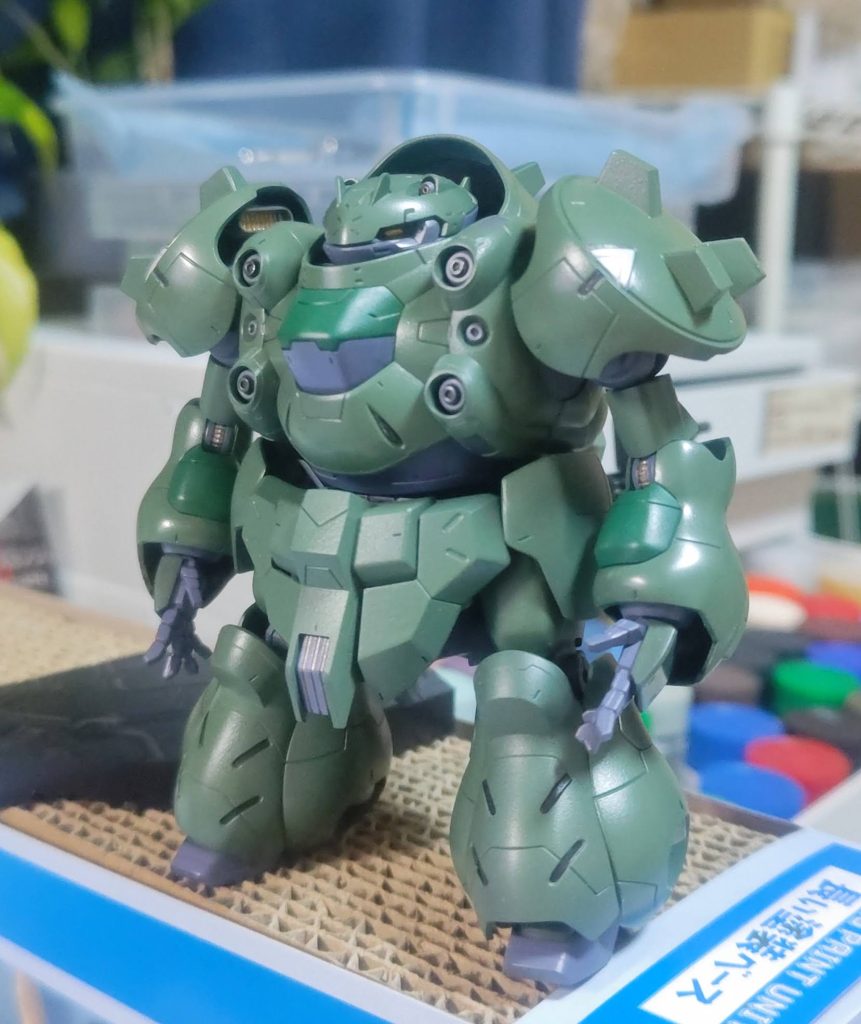 ウェザリング前です。アクリジョンにはオリーブグレーが無く、自分で調色して仕上げました。レシピは説明書のカラーからオリーブグレーを抜いてジャーマングレーを少々って感じでした。