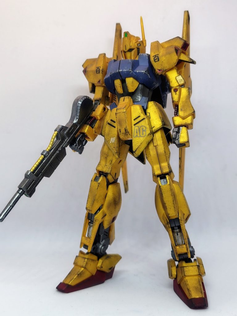 百式はやはりキレイなイメージなので汚している作品は少ないですね。ジャブロー戦の後あたりはクワトロさんと言えどもそれなりに汚れもあったんじゃないかなというイメージでウェザリングを施しました。