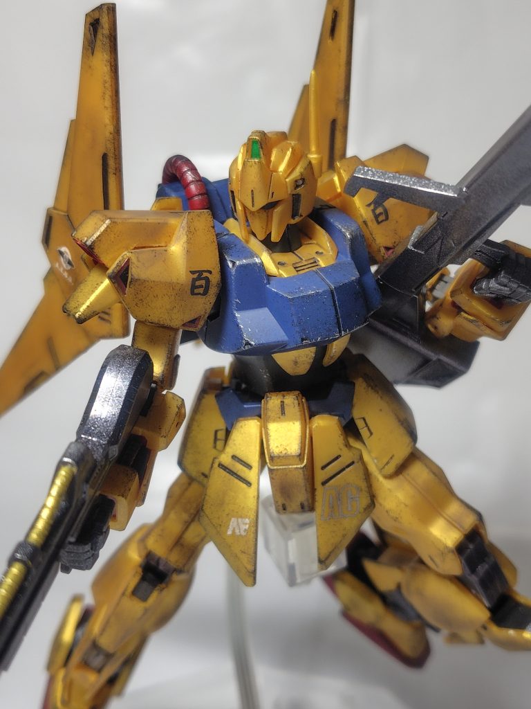 エナメルシルバーとブラックで全体的にスポンジチッピングを施し、ウェザリングマスターのオイルを部分的に擦りつけました。