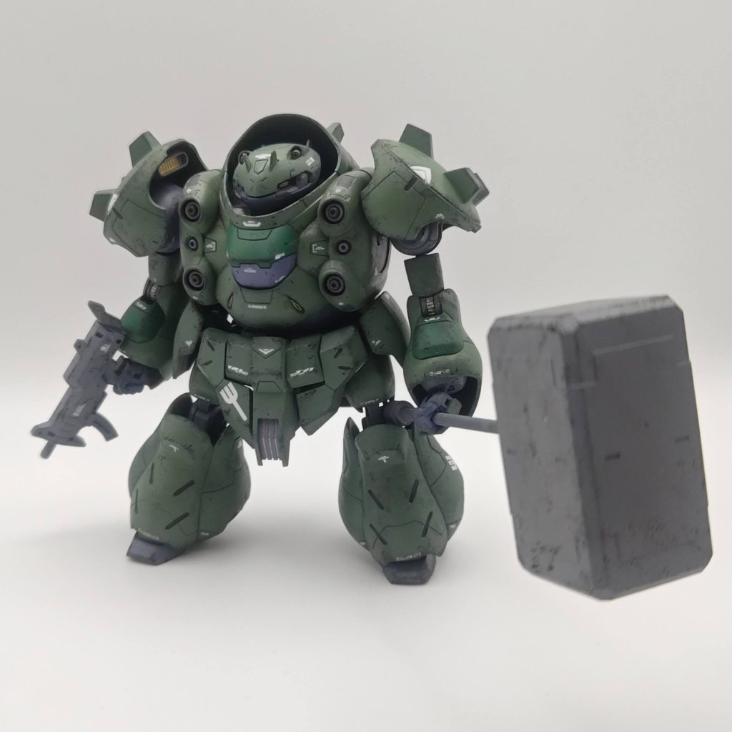 グシオンといえばこの巨大な”グシオンハンマー”こちらも汚し入れて使い込んでる感だしました。海賊所有なので使用感はあったほうがいいですよね。あと、肩口にはいろいろ小細工しておりまして、内部の上部分にダクトを入れております。