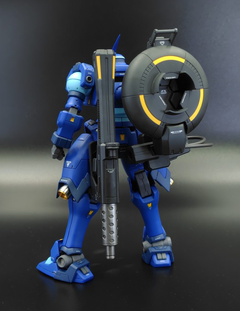 ケレン味の効いたガンダムのデザインとは対照的に、OZらしい武骨なデザインが素敵です。そして風神の風袋をジェネレータ付きビームキャノンにしちゃうカトキ神のセンス、そこにシビｒ（