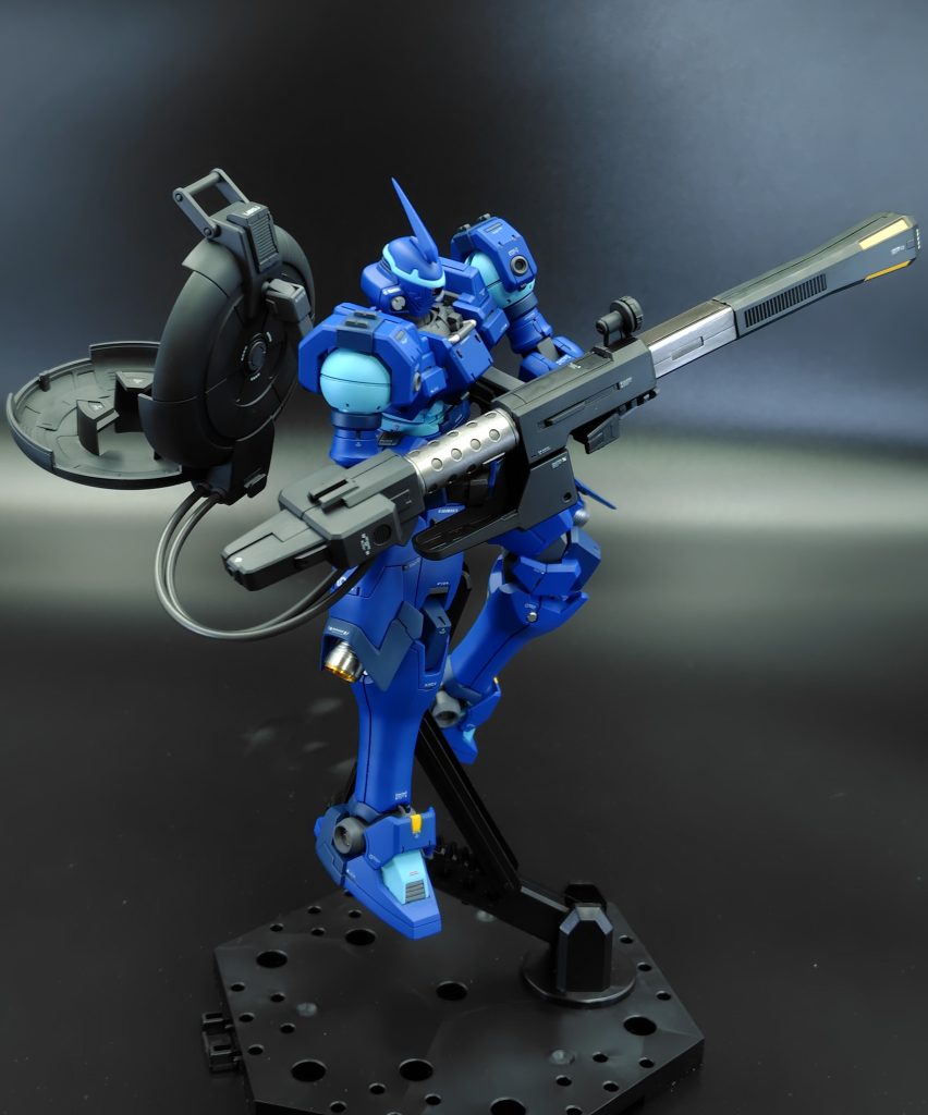 こちらもメリクリウス同様、設定よりも塗り分けを細分化しています。アクセントとしてEW版トールギス風に黄色の差し色を入れてみました。デカールも多めに貼っています。