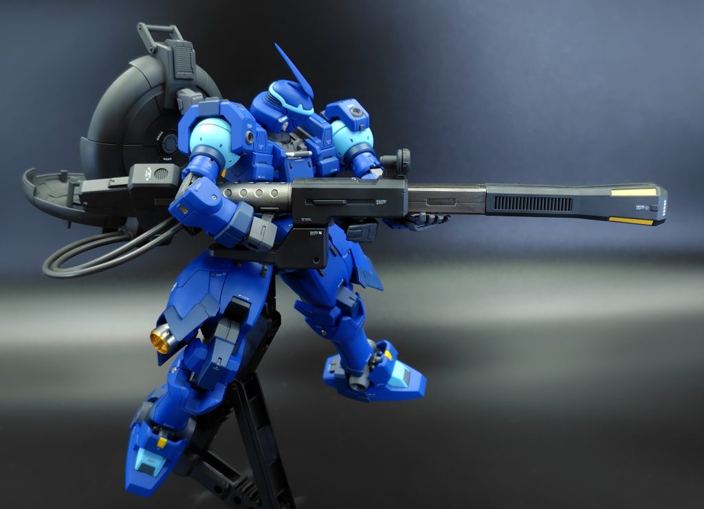 全身の延長で頭身が上がったので、バランスをとるためにキャノンの砲身には伸縮ギミックを追加してみました。やはり武器はデカければデカいほどイイんだぜ！