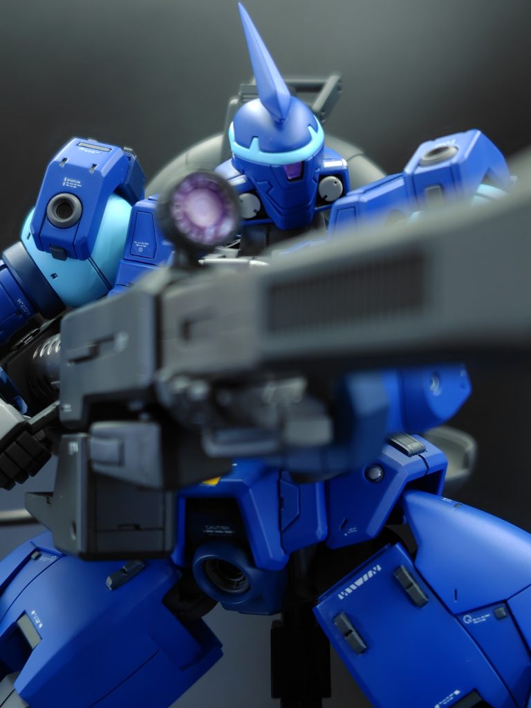 相方に合わせて、こちらも１本角を真鍮線で立派にしました。頭部の水色模様までパーツ分けされてるとかすごいよね…　旧キットも意外と形状は良かったりするけど、30年の進化はやっぱり伊達じゃなかった…