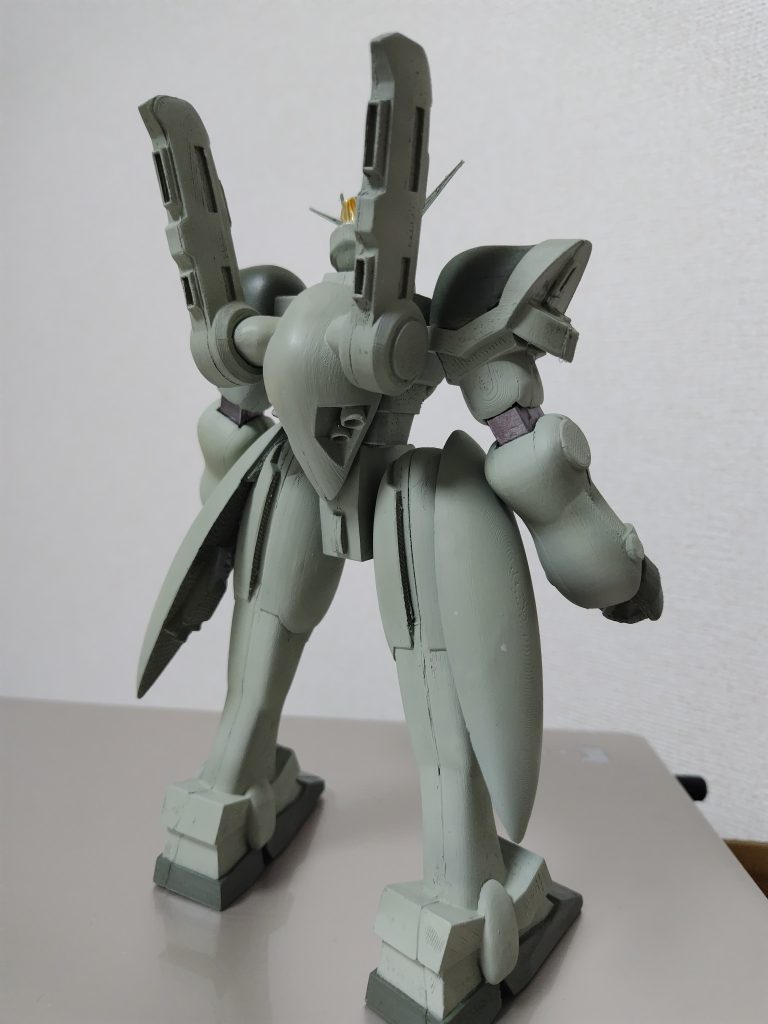 前から後ろから塗装練習メインなのでパーツ分割・合わせ目・表面処理はかなりテキトーなうえ非可動で作りましたあと装備もないですそもそも立体物がほとんど無く、漫画とゲーム画面を参考にしたので見えない部分は想像で補完していますバンダイさんHG発売はまだですかね?(威圧)