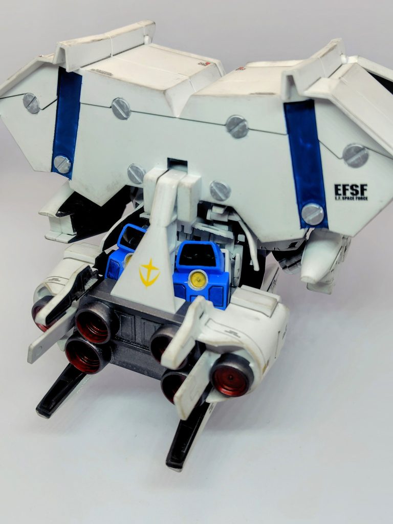 メカ部とステイメンの武器はガンメタル。バーニアはメタリックレッド。ステイメンの足の裏が見える作りなので手抜きせずに塗ってます(gundam-kao5)