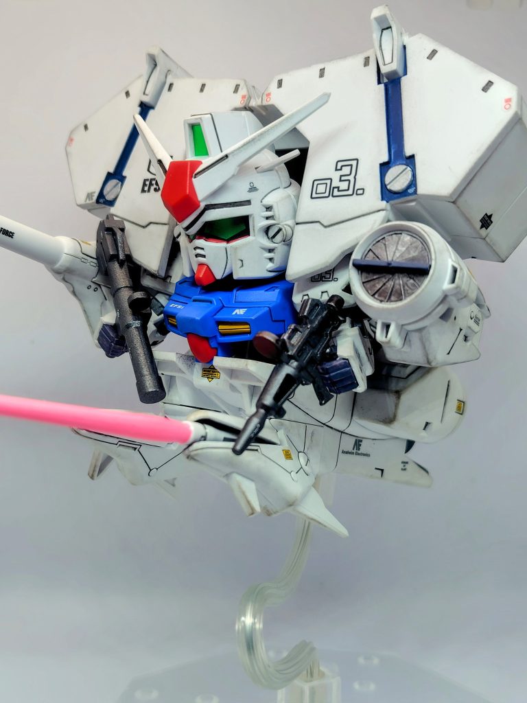 ディテールがしっかりしておりスミ入れと部分塗装でみちがえます(gundam-kao3)オーキスにティターンズブルーを使ってアクセントラインにしました。SDはデカールのサイズ感が難しいですね。