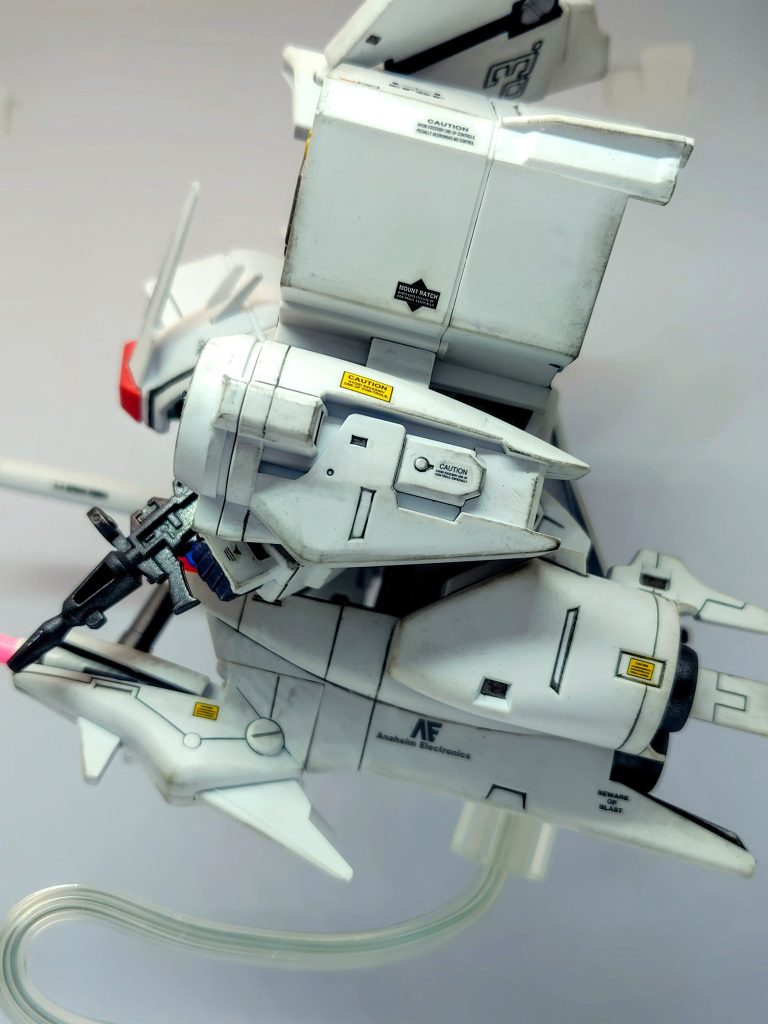 スジ彫りしなくてもしっかりモールドが入っていて素晴らしい。