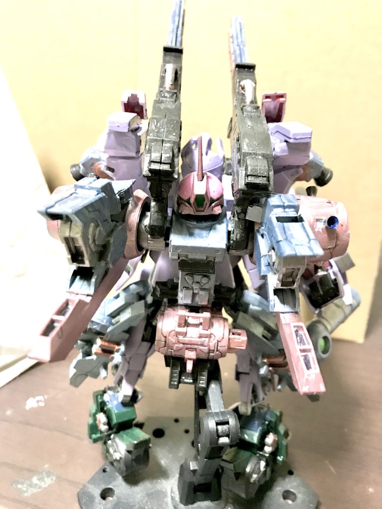 後ろから、バックパックの色合いがなぜかリバイスぽくなりました。デミバーディングの頭が余ったので付け替えてみました。