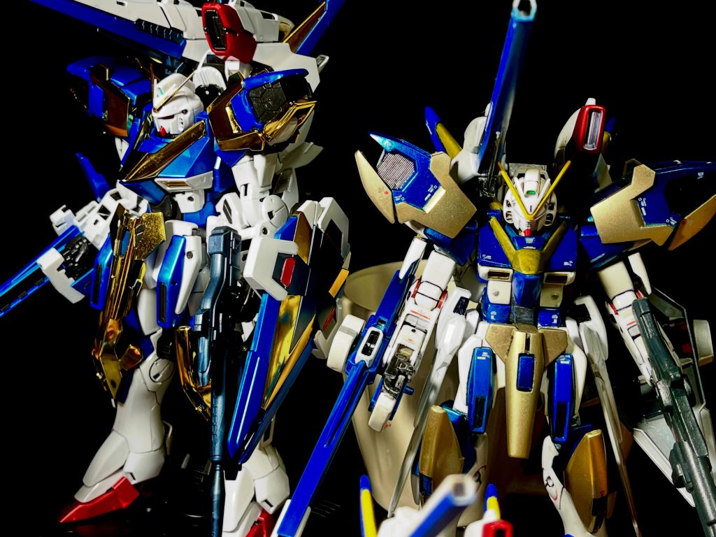 このMG V2アサルトバスターガンダム チタニウムフィニッシュ版をガンダムベースで見かけてからはや数年。このキットを自身の目指すゴールラインとしてガンプラを始めた事もあって、自分にとっても大変思い入れの強いキットです。また私事ではあるものの直近リアルで色々重なり、自身の人生を見直さなければならないという時期に偶然本キットを手に入れることが出来ました。この巡り合わせや本キットとこれを組み上げた思い出はおそらく一生忘れないでしょう。V2アサルトバスターガンダムに感謝です。ガンプラを始めるきっかけをくれた機体、人生を多少豊かにしてくれたことへ、ありがとう!