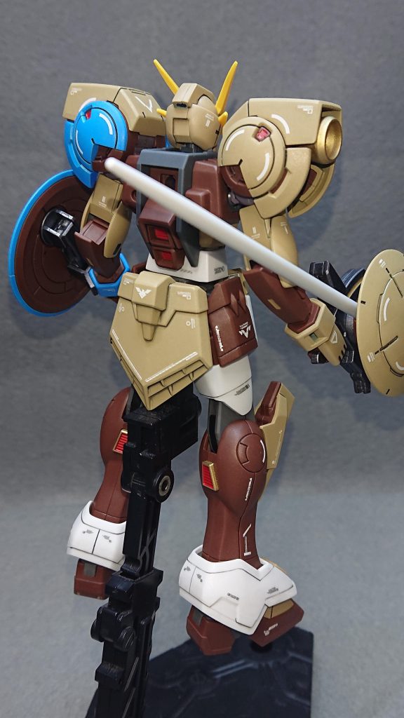 使用した塗料タミヤカラースプレー・ゴールド・ライトブルー・ガンメタル・ライトサンド・NATOブラウン