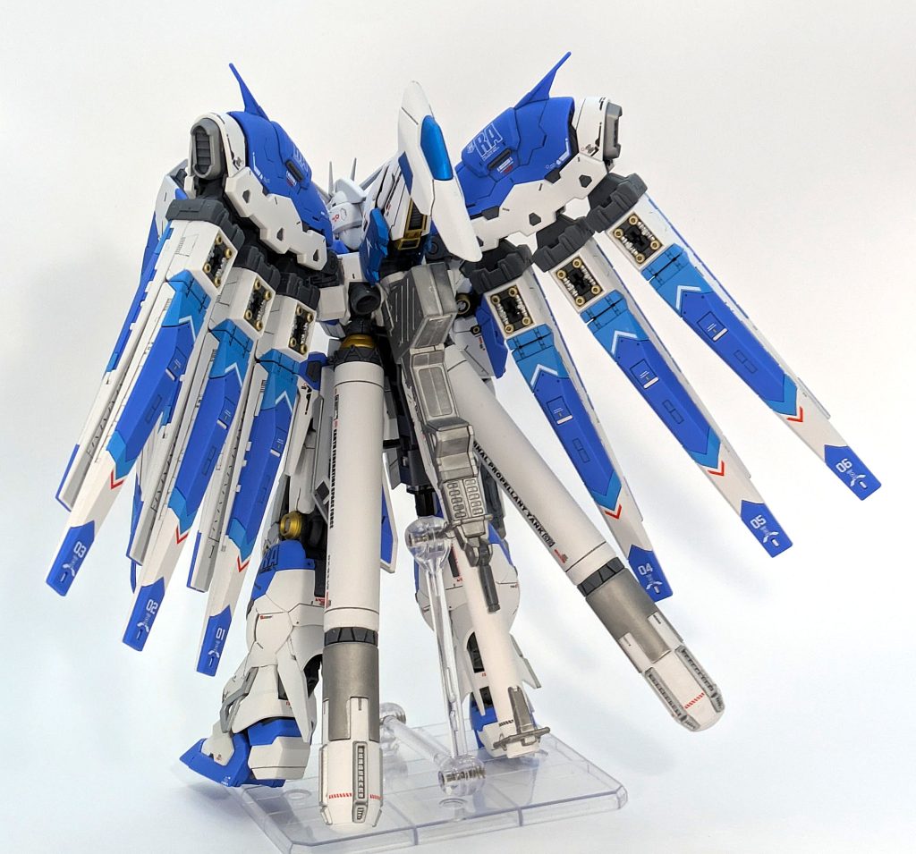 後ろ姿はまじ最強。ファンネル作るの大変だけど満足度が桁違い。