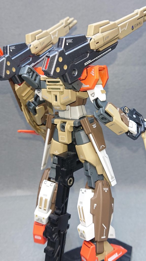 使用した塗料タミヤカラースプレー・オレンジ・ゴールド・ガンメタル・ライトサンド・OD色(陸上自衛隊)エアーモデルスプレー・ダークアース(RAF)