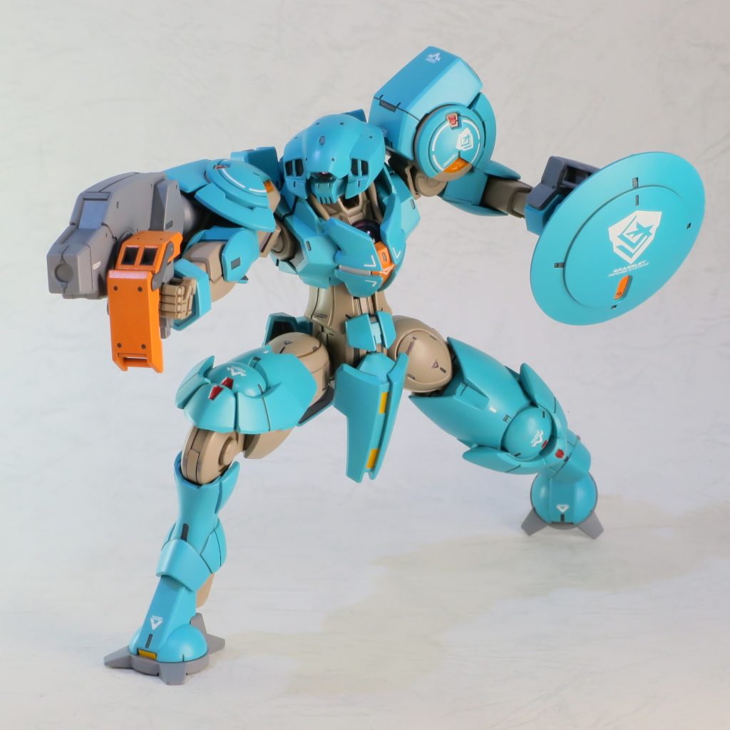 模型する時間がなかなか取れないため「いかにシンプルに作るか」も今回のポイントにしました。結果的にアムロのように「シンプルな武装を好むエース機体」としましたがいかがでしょう?