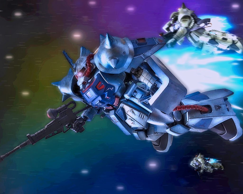 「…識別コードを確認。ジオン公国軍首都防衛大隊親衛隊所属の機体です」「……ほう、わざわざ本国の親衛隊を使わせたか」ヴァルクはブリッジのメインモニターに映し出された望遠カメラの映像を眺めた。(…あのMS、確かに親衛隊のものだが…)「艦長どうされますか?」オペレーターは聞く。「あちらから呼びかけがくるまで、動かんでいい。…だが分かっているな?」「…心得ています」3機のMSは戦闘速度でこちらに向かっており編隊を組んでいる。