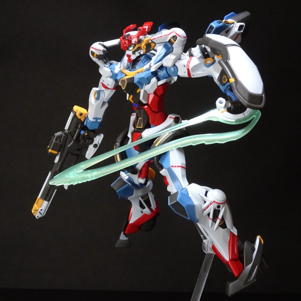 ビーム・ライフルとビーム・サーベルを使ってるイメージが無いけど、TV初登場時にはしっかり使ってましたね。速攻で喪失してましたが。