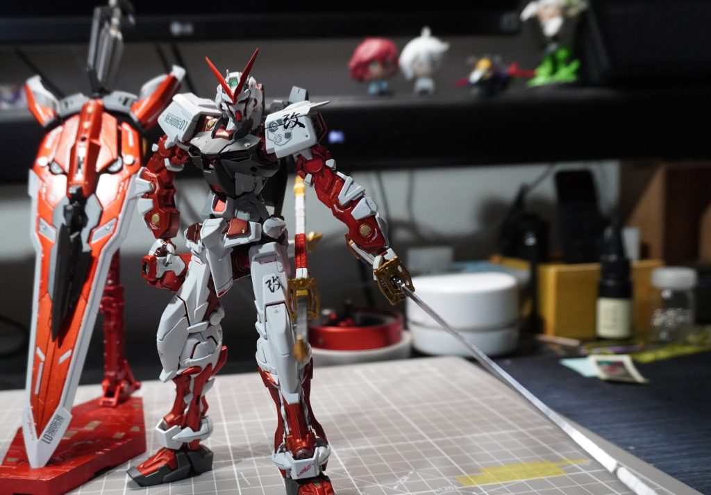 最後までご覧いただきありがとうございます。こうしてみると、いまと塗装の出来が大差ない気がします（進歩なし）。途中でも触れましたが、皆さんドライデカールはうまく貼れますか？自分は多分今後も毎回ひやひやしながら貼ると思います。あとスケールモデルに多いインレット。MGのブルーフレームも持っているのでまた機を見て作成しようと思います。それではまたよろしくお願いします！