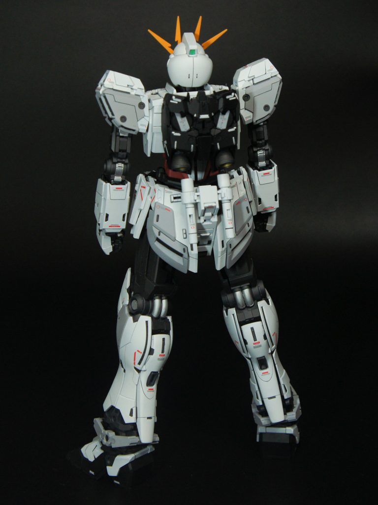  そのほかは色の配色で印象を変えています。 フレームの色を暗い色にすることで、 太ももの長い印象を少し抑えています。 あと、紺色を黒寄りにする全体的に色の散らばりがなくなったと思います。