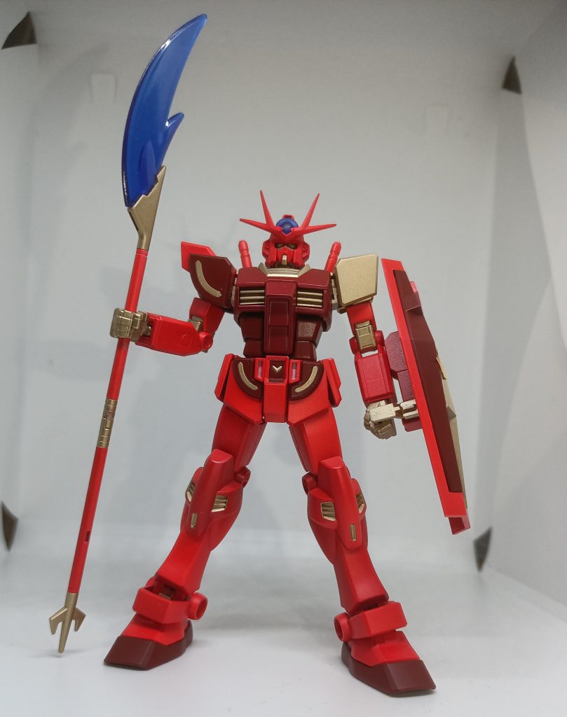 実は左肩が割れています。その為、予備としてRX78の肩を用意してます。これはこれで悪くないなと思いました。