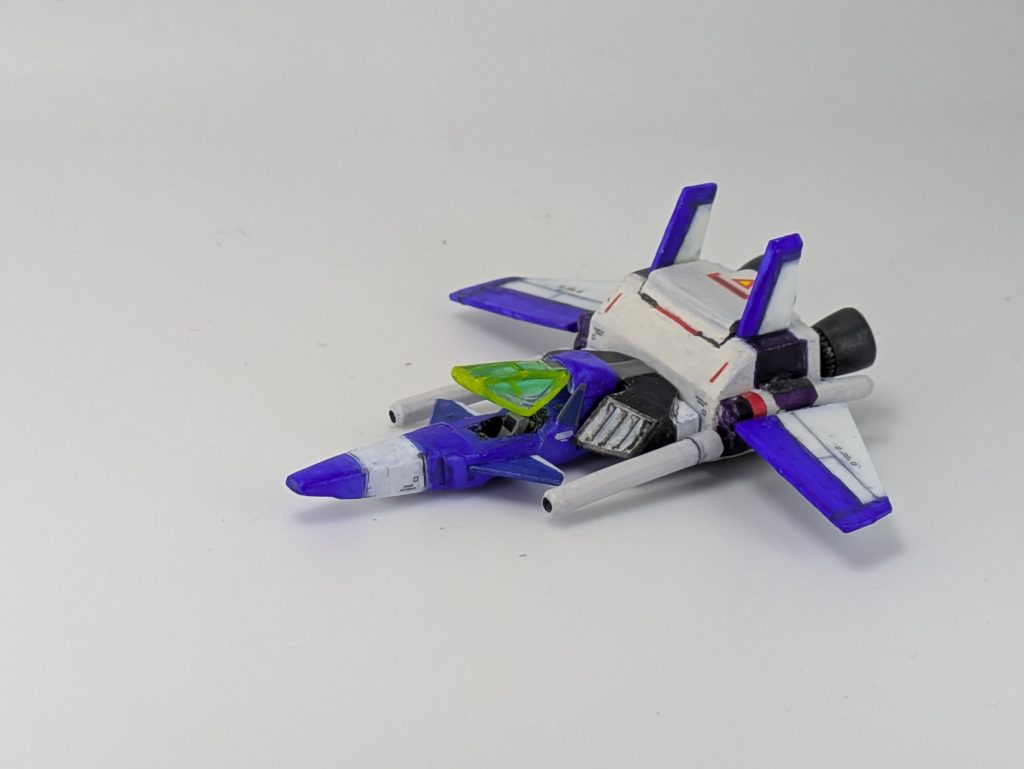 差し替えですが、一応コアファイターも再現。コクピットも開閉にしました。