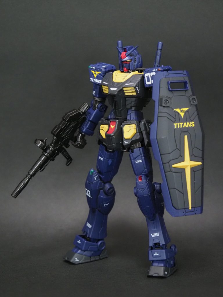 横浜時代の1/144は組んだことあるのですが、モールドはさすがに細かいですね。カッコいい。作りはノーマルのEGガンダムとほとんど同じで取説見なくても組めるレベルでしたが、肘の隙間とか足を上げるとフロントアーマーと当たって塗装が削れるとかのEGガンダムの欠点が無くなっててそこはよかったです。