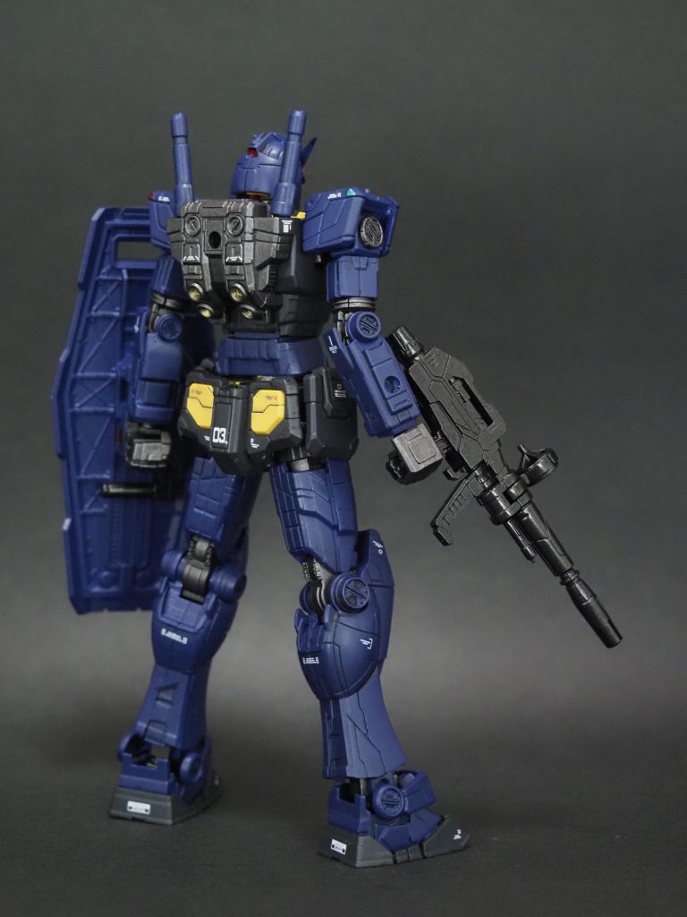 センサーなどはガンダムマーカーで塗装。いつ頃からMSに船や航空機みたいな航行灯って入るようになったんでしょ?実物大立像あたり・・・?