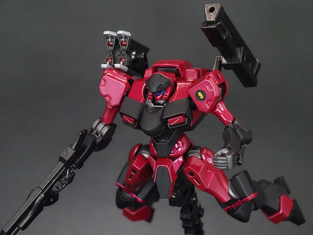 このミサイルポッドは開閉ギミックまでついてて少ないパーツでめちゃくちゃ良くできてると思います。