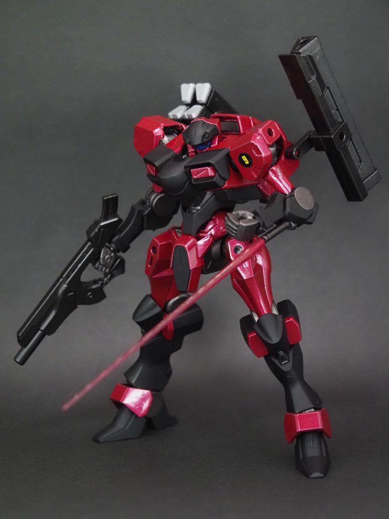 ザウォート系はビームサーベルの収納位置も初代ACぽい。ヘビィになったら肩が全然開けなくなって、ブレードをカッコよく振りぬくポーズが取らせられなくなってしましました・・・