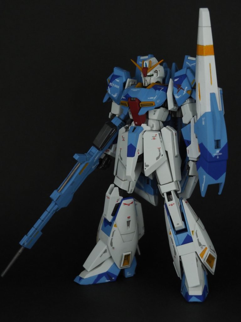 ホビージャパン作例からMS in Action、RGのリミテッドカラーなんかで出てる塗装パターンのやつです。以前にSDでガンダムマーカーを使って作成したことがありましたが、今回は水性ホビーカラーで塗装しています。