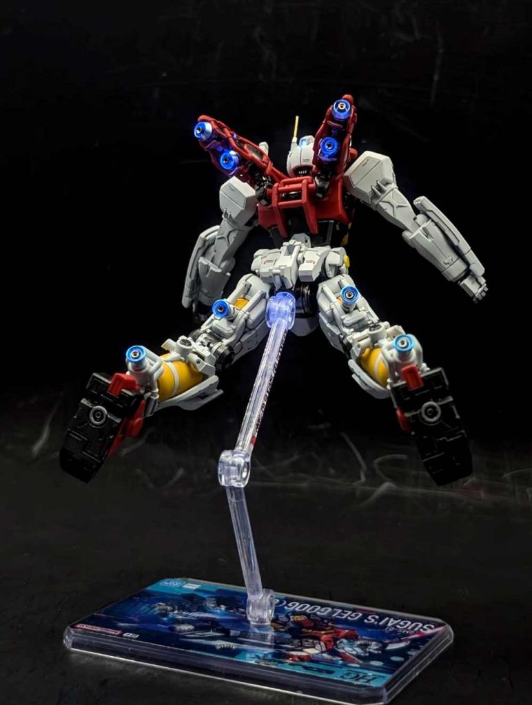 バーニアはすべて蛍光クリアで発色、メタルパーツを装着して質感アップ