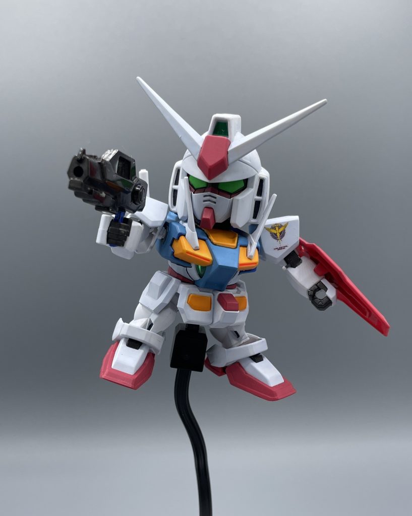 ラッセ、ビームガンで攻撃ッ! ラッセが搭乗した際は、オリジナル太陽炉がOOガンダムに移植されていたため、超大型GNコンデンサー(粒子貯蔵タンク)を装備し、蓄積された粒子残量の範囲内で戦闘を行う仕様になっていました。