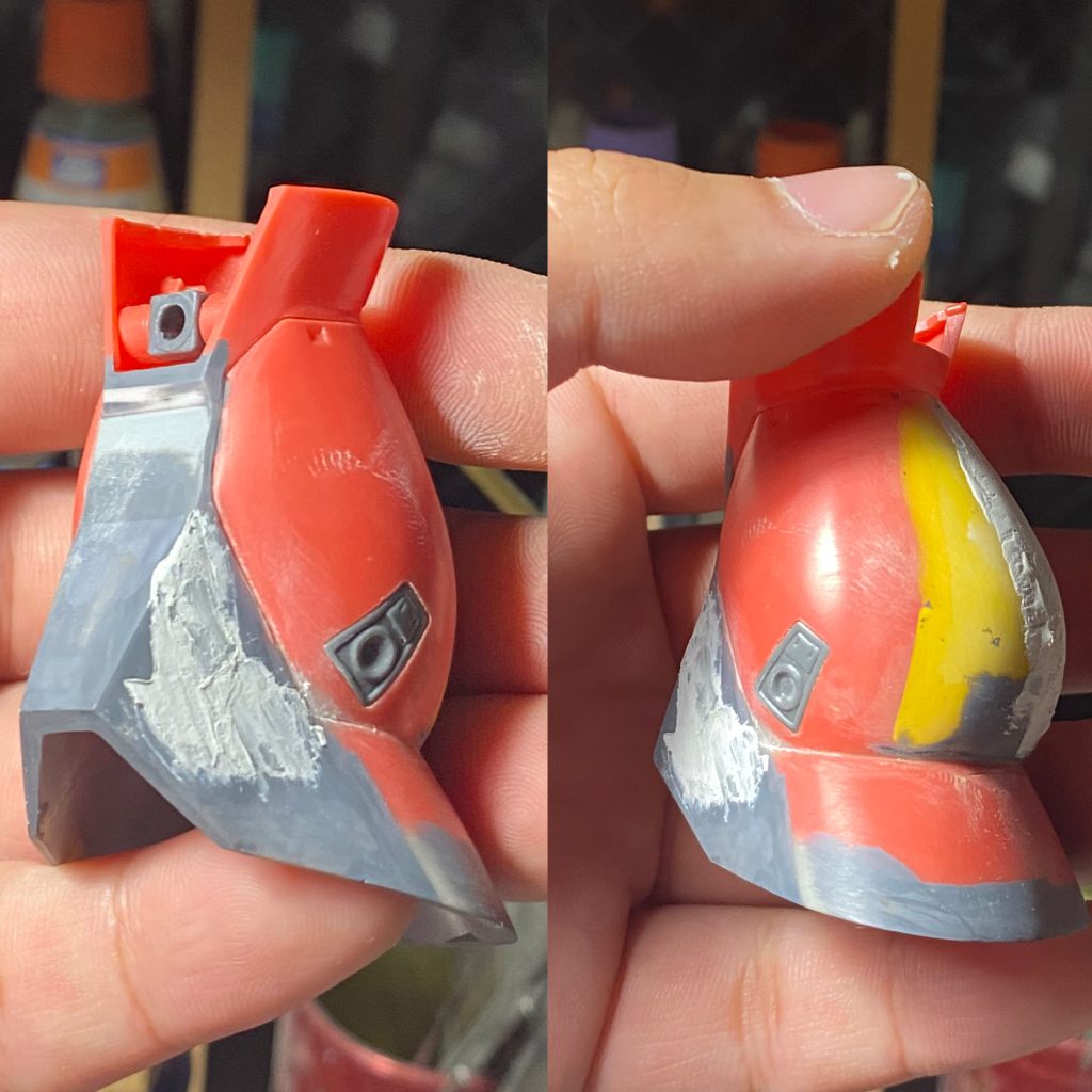 形状変更した後の裾です。流れが自然になったと思います。ふくらはぎは少し薄っぺらかったので膨らみをポリパテでつけました。