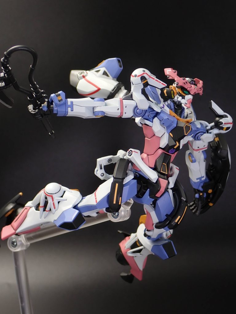 箱絵のアクションポーズ3種　案の定あちこち塗装が剥げてしまいました