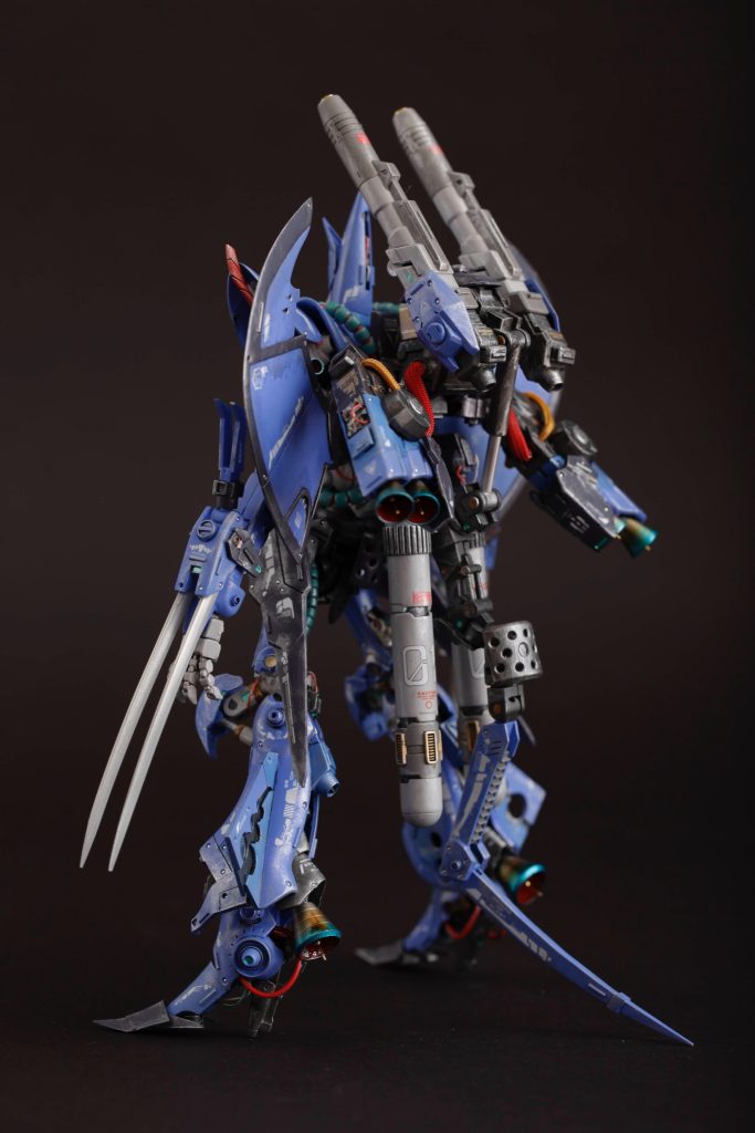 背中の2連ランチャーも巨大化し高出力に。