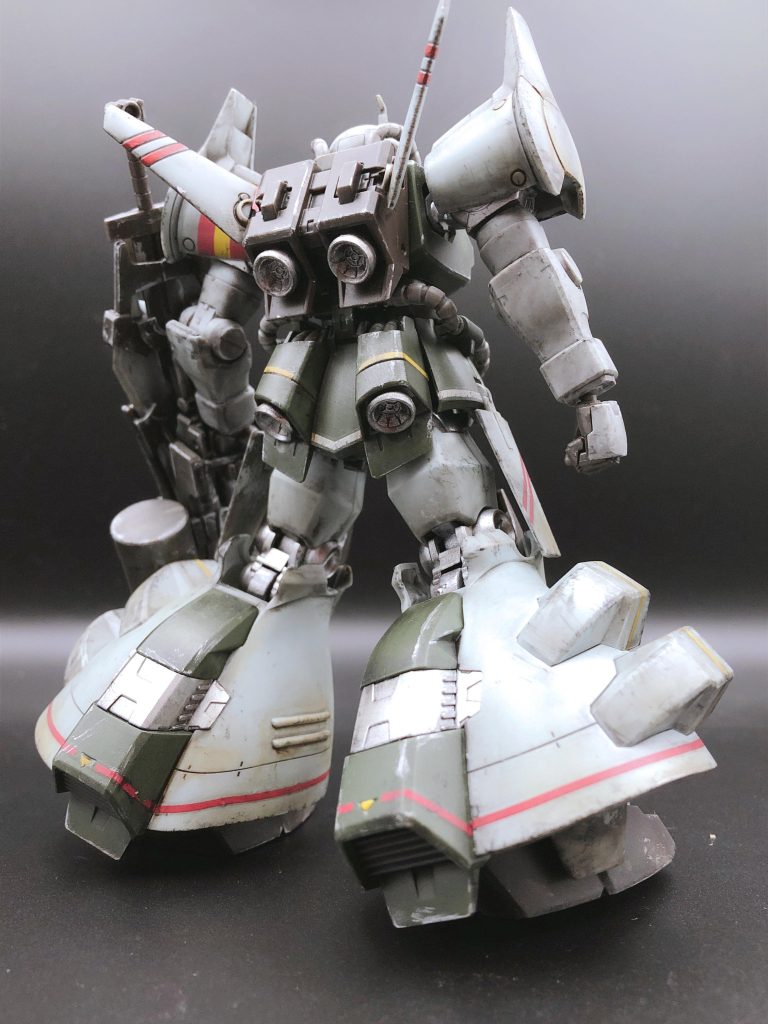 今回は、タミヤ エナメルのガンメタルとクロームシルバーを使用し、強めにチッピングしてみました。