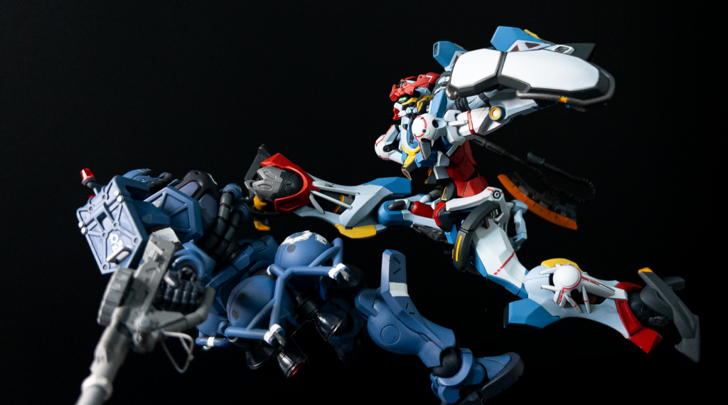 このキットは手に取るとプラモというよりもフィギュアのような感触がしますよね？皆さんの言う通りめっちゃ可動域広いので劇中再現が捗ります🥰