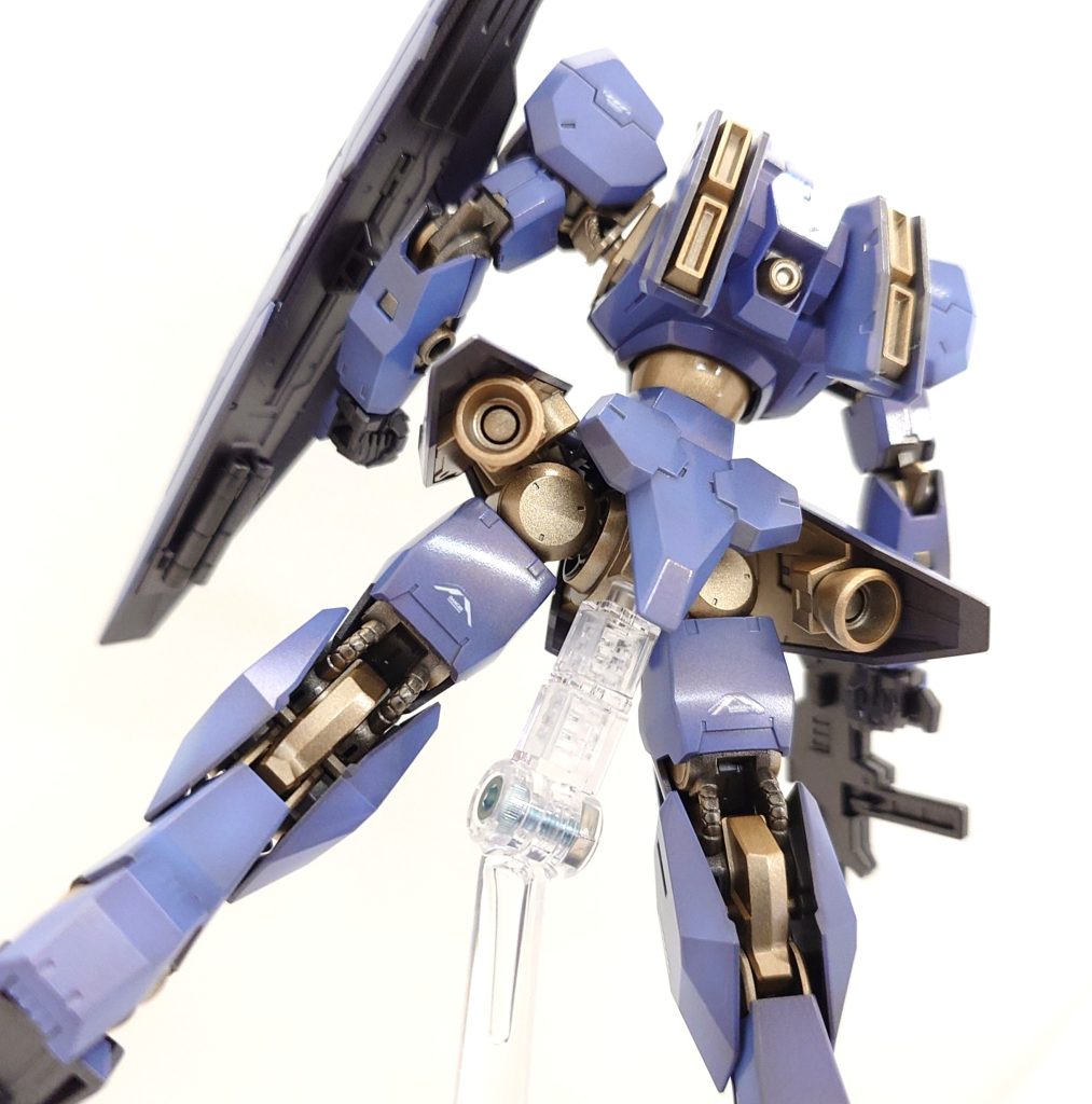 ガンヴォルヴァの魅力の一つがサイドスカートだと思っています。フロントアーマーを兼ねつつ、背面にバーニアスラスターもある、素敵なデザインですよね(gundam-kao6)