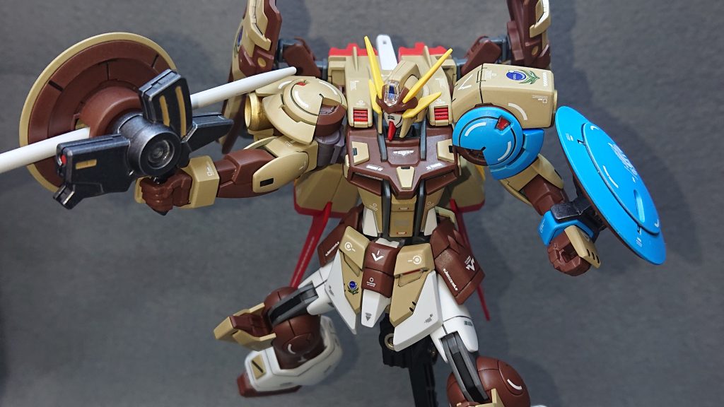 機体カラーは“陸戦型ストライクシリーズ”なのでライトサンドをメインに今回はNATOブラウンを合わせてみました💡前回のクアッドストライクで使用したダークアース(RAF)よりも濃いブラウンでしたが違和感なくマッチしたと思いますｗ濃いブラウンを使ったので差し色は明るめの色にしつつ、個性的な奇抜さが欲しかったので少量のライトブルーを左腕だけに入れてみました✨制作中は「ちょっと攻めすぎたかな💦」と心配していたのですが、組み上がってみればあまり違和感も無かったのでこの挑戦は成功でしたねｗ