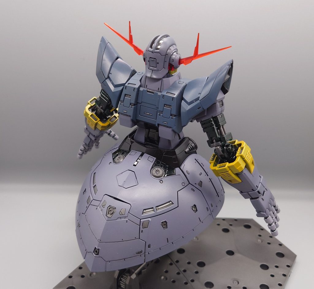 全身に細かくモールドが入っているので墨入れするだけでかっこよく見えますね。