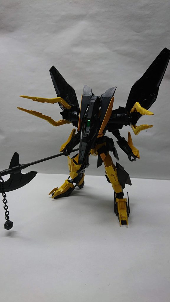 背部のパーツ(コアガンダムIIのシールドを改造)肩部のパーツ(旧キットガンダムエルオーブースターの肩部の色替え)を展開し電撃強襲モードになる。