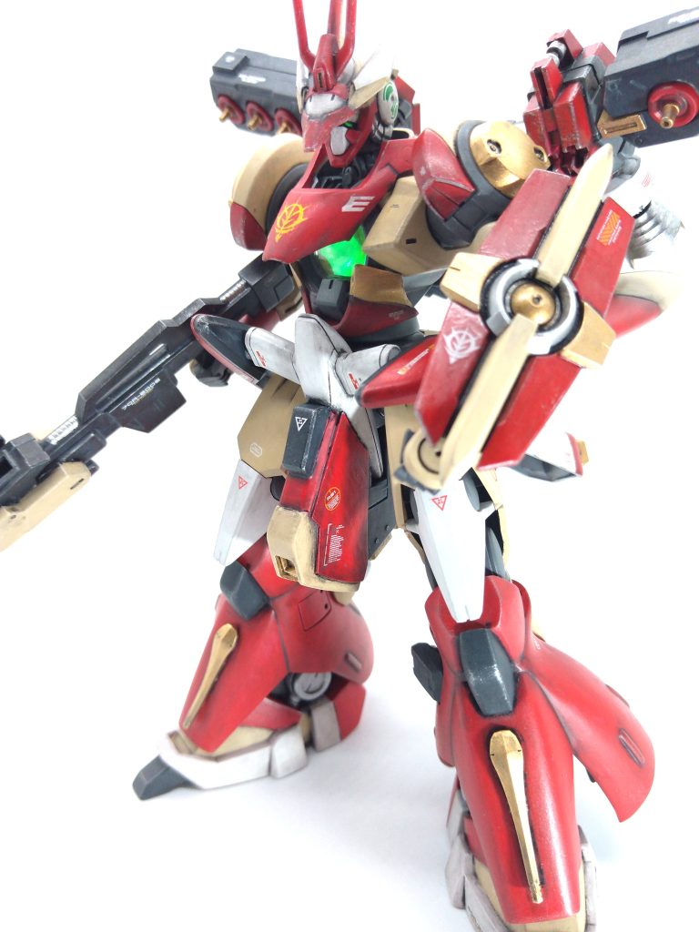 胸のクリアパーツの内側に偏光フィルムを仕込みました。結構光反射してる感じして良いですなこれ。