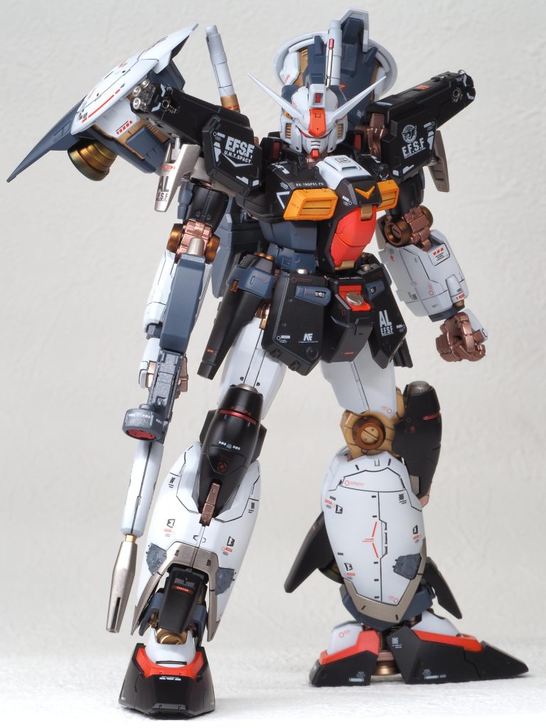 足首は黒一色だと大きく見えそうだったので赤と黒で塗り分けました。