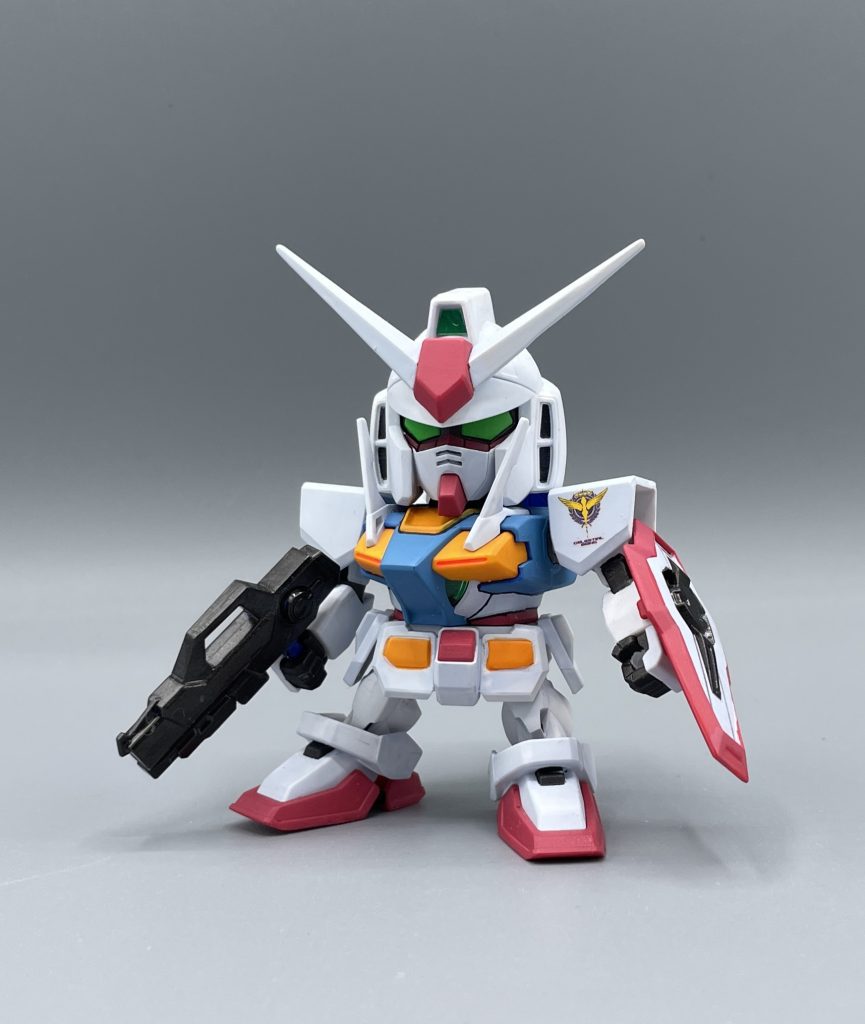 GN-000 O GUNDAM(Type A.C.D) アニメ2期の終盤には、おなじみのトリコロールカラーに身を包み再登場を果たしました。ソレスタルビーイングのガンダムの1機として投入され、パイロットはラッセ・アイオンが努めました。トレミーの砲撃手のイメージが強いですが、彼も”予備マイスター”だったそうです。