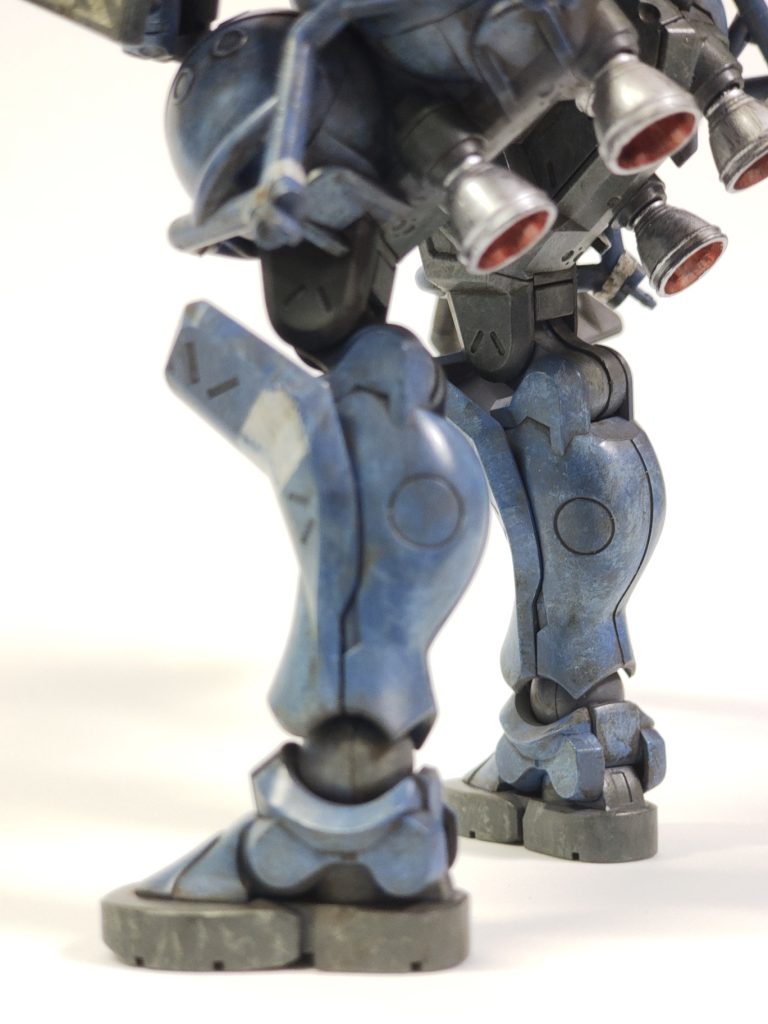 足元。太股の球体の合わせ目が確認できます。後から通る人は是非消してください。