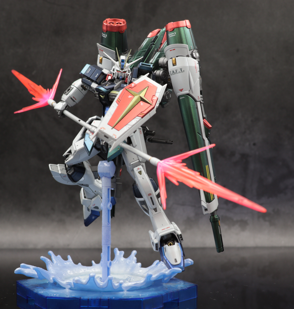 背中が大きい分、迫力がありますね。ビームジャベリンも両刃の為かなり長いです。