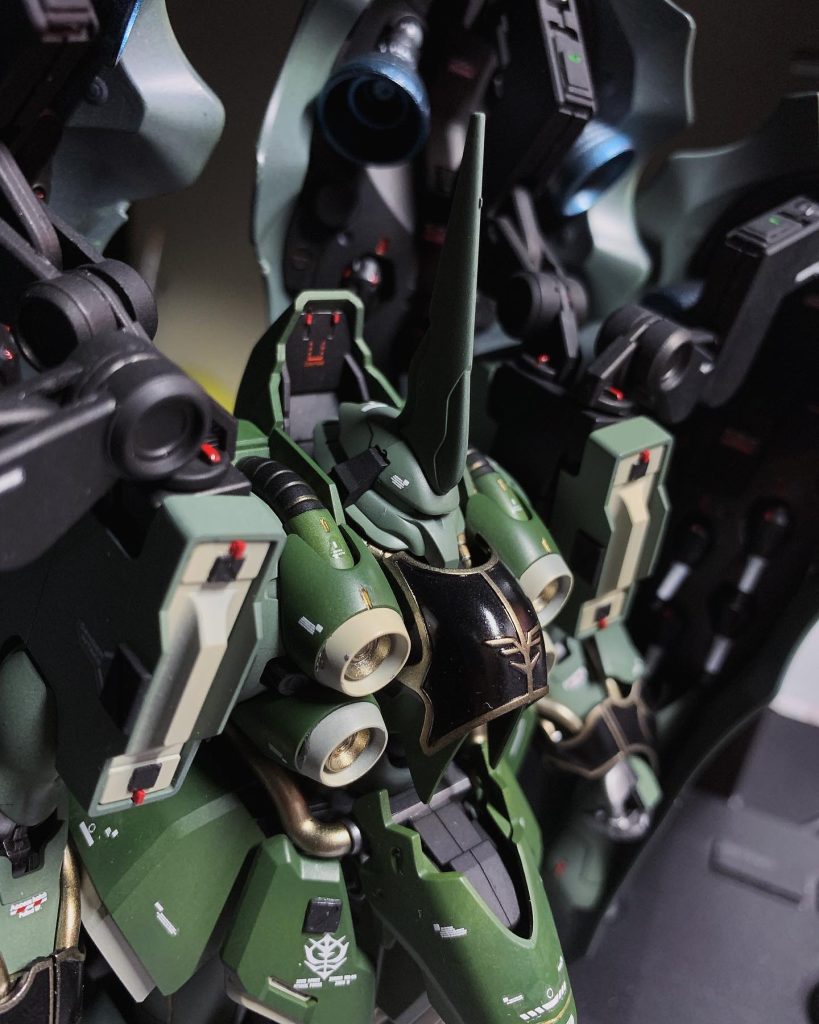 トップコート前ですがかっこよく撮れたので載せますレッドチップも初めてやりましたがとても良いですねただ緑と赤は何故かどうしても赤ずきんを連想してしまう