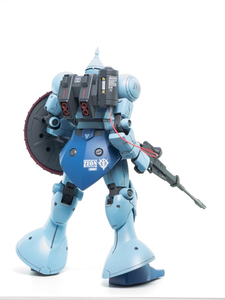 ギャンにビームライフルを持たせても説得力が出るようにバックパックとジェネレーターを我が家のマウンテンサイクルから製作。