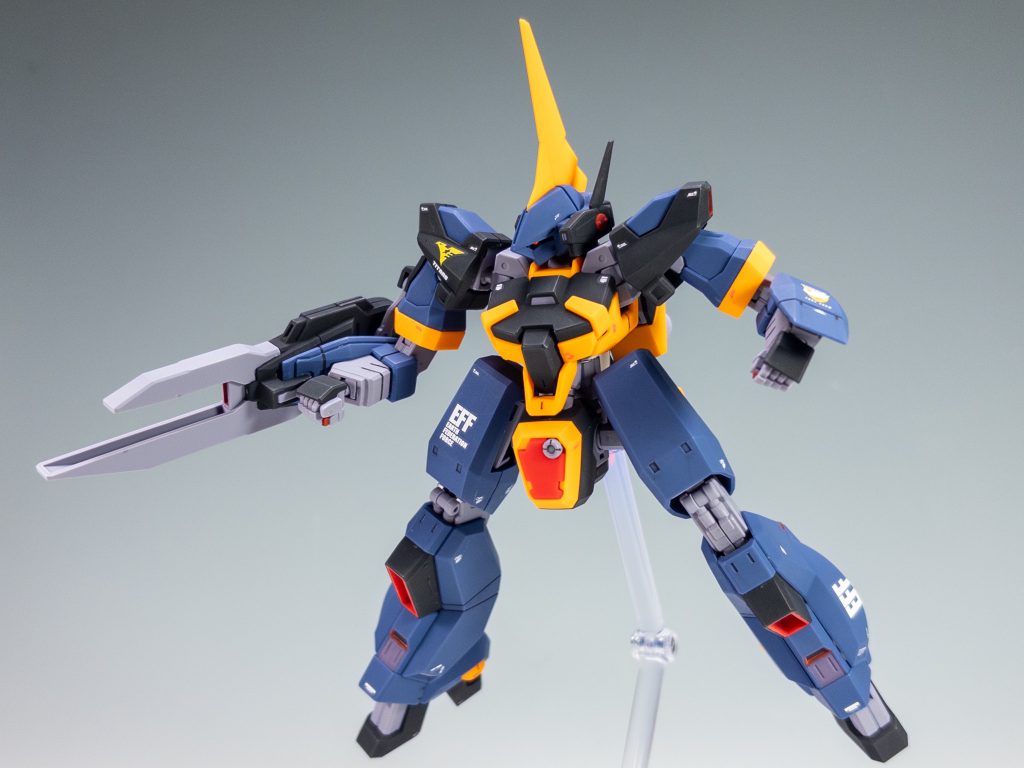 別アングルから。スタンド用の3mm穴が、真下じゃなく後ろにあるのがちょっと微妙ですね。